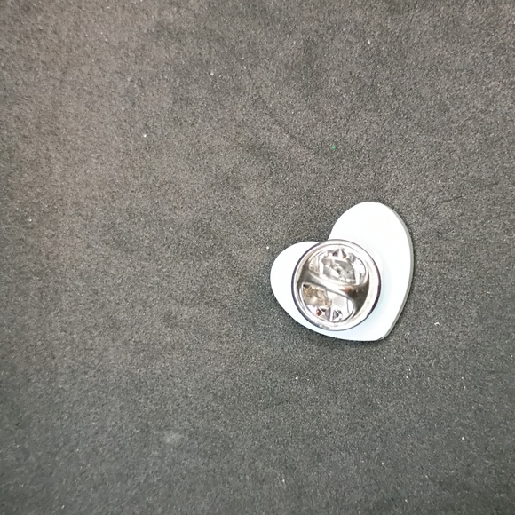 Heart Shaped 'Hug Me' Pin - Picture 2 of 2